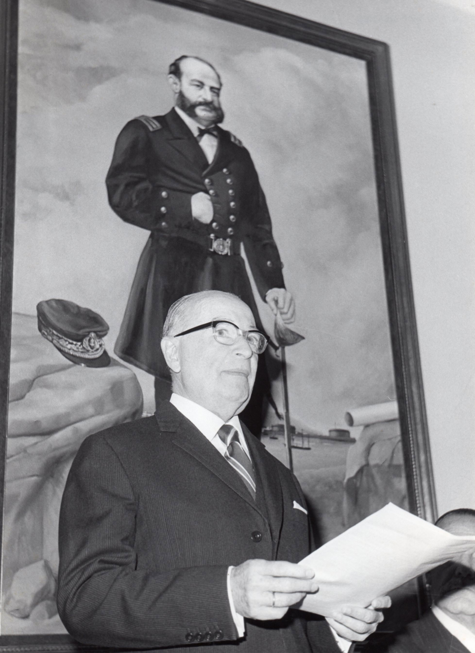 Incorporación del Dr. Aurelio Miró Quesada Sosa como Miembro de Número del IEHMP el 23 de agosto de 1976