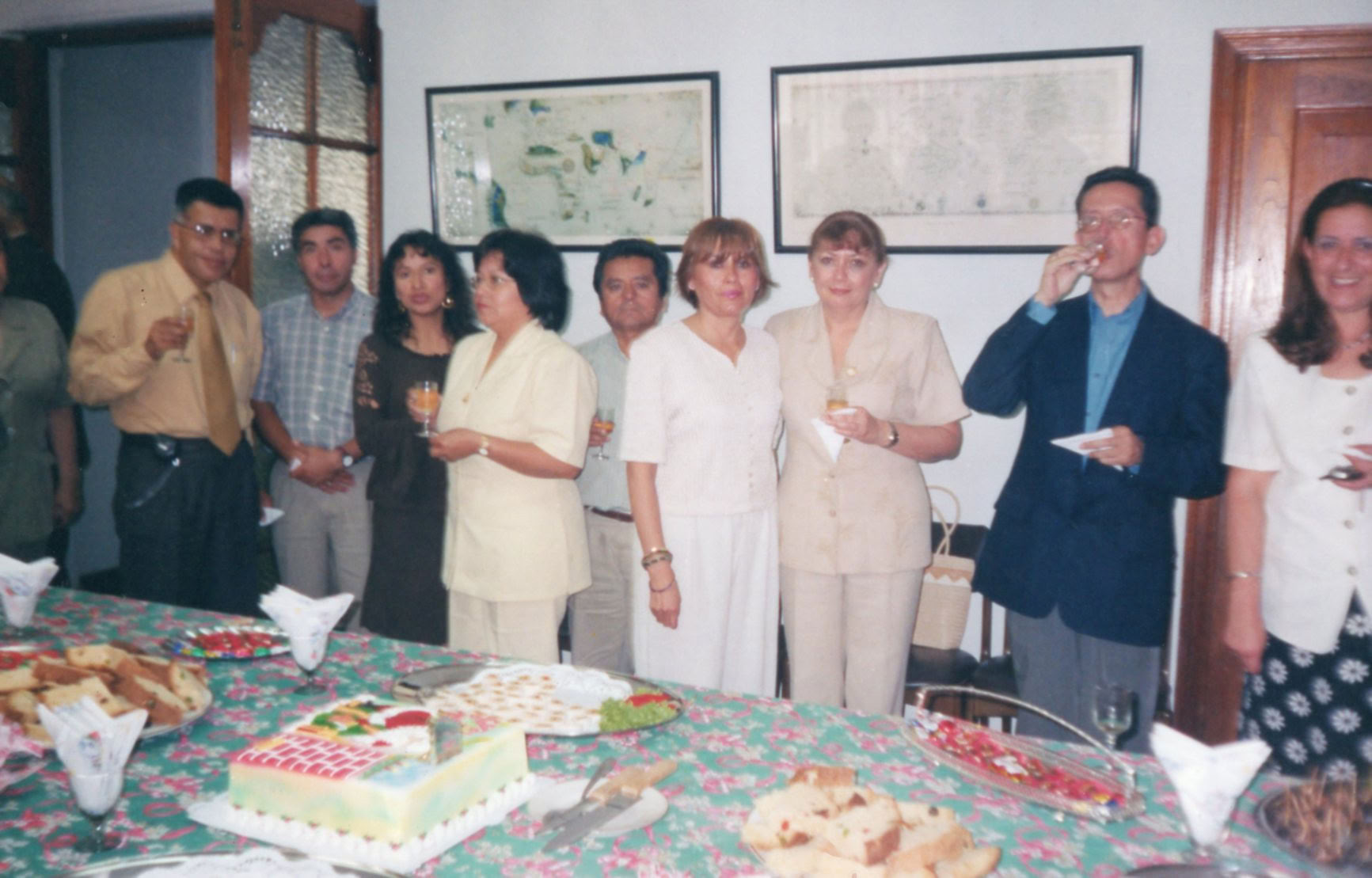 Celebración navideña en el local Institucional de la Av. Salaverry, diciembre 2003