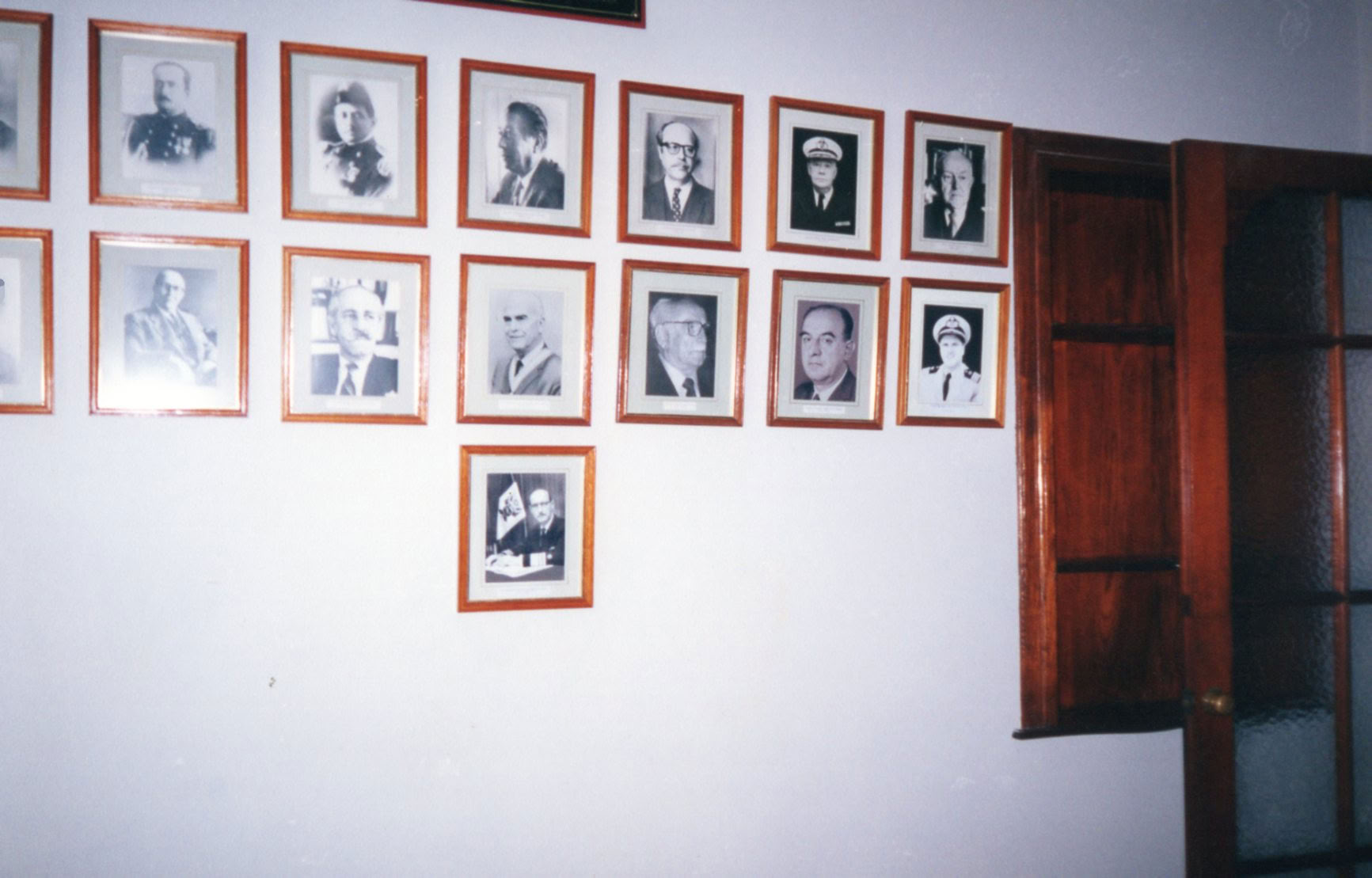 Develación del cuadro del Valm. Luis Ernesto Vargas Caballero en la Galería de retratos de los Historiadores Navales, 2003