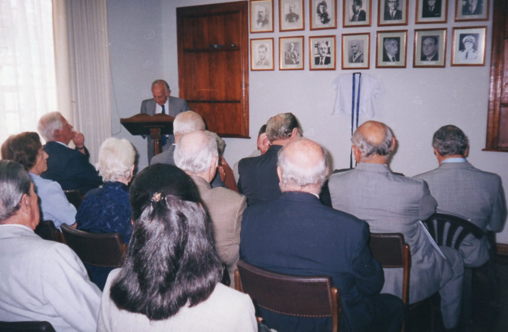 Develación del cuadro del Valm. Luis Ernesto Vargas Caballero en la Galería de retratos de los Historiadores Navales, 2003