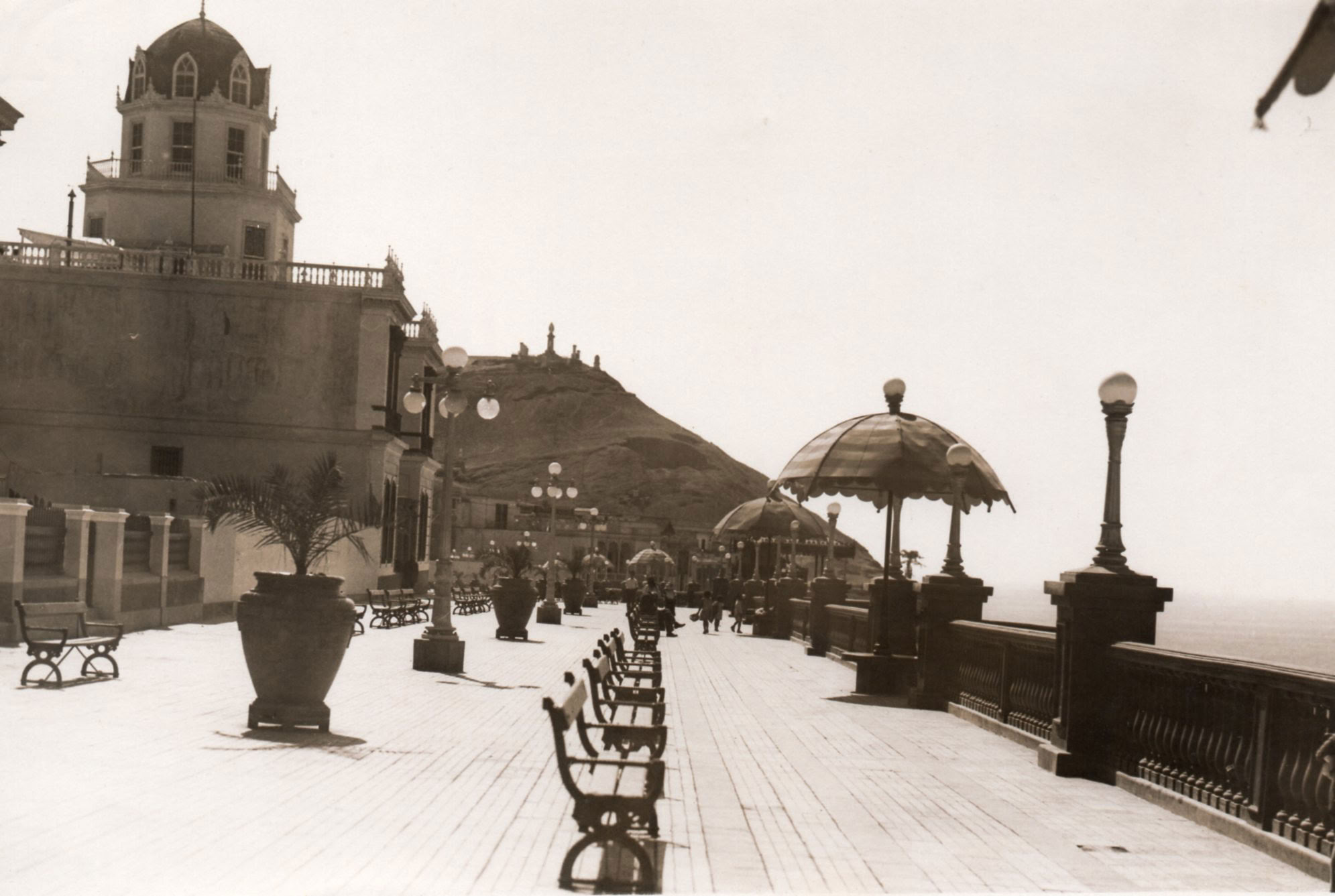 Antiguo malecón de Chorrillos con residencias, c. 1937