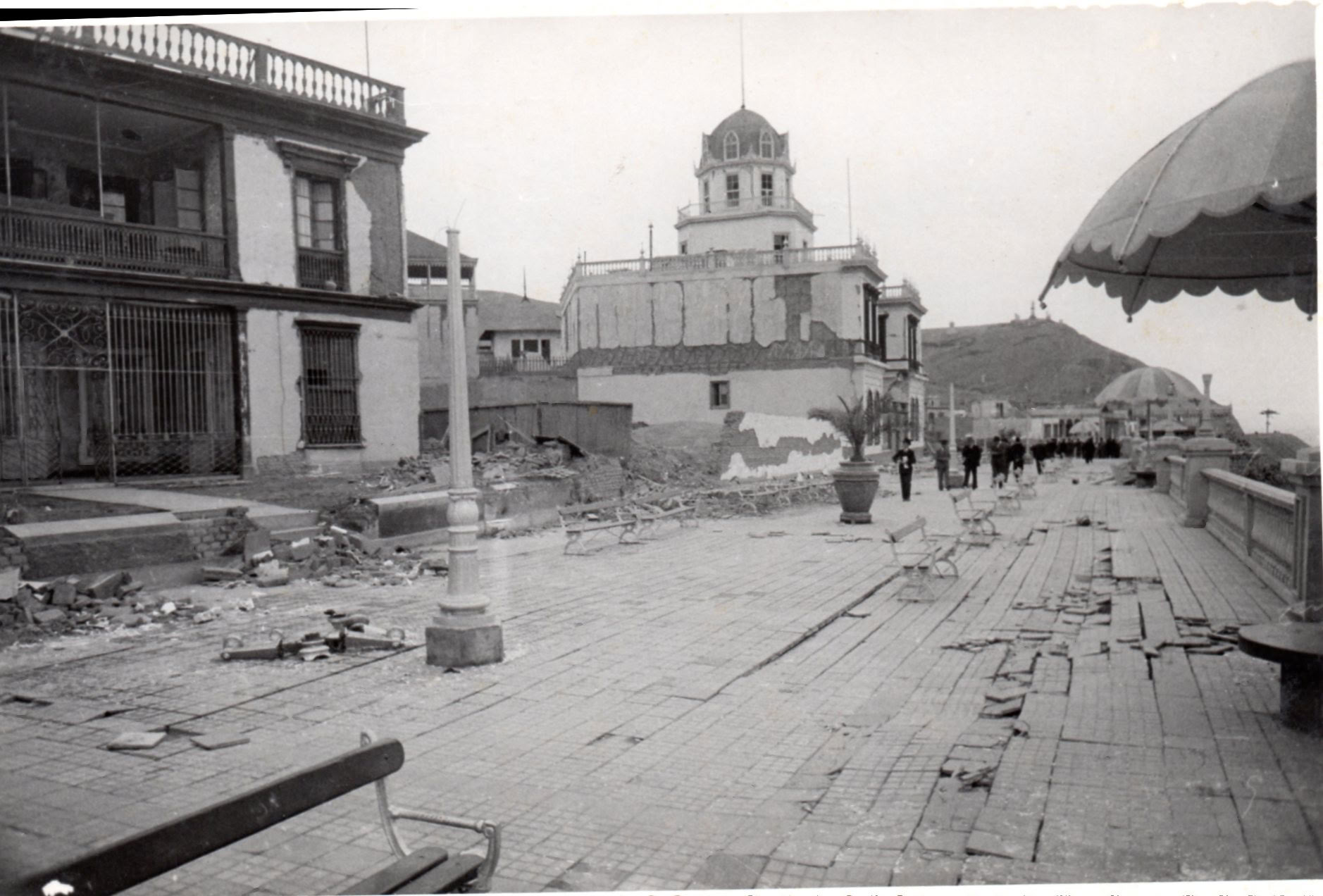 Malecón de Chorrillos y residencias en ruinas por el terremoto de 1940