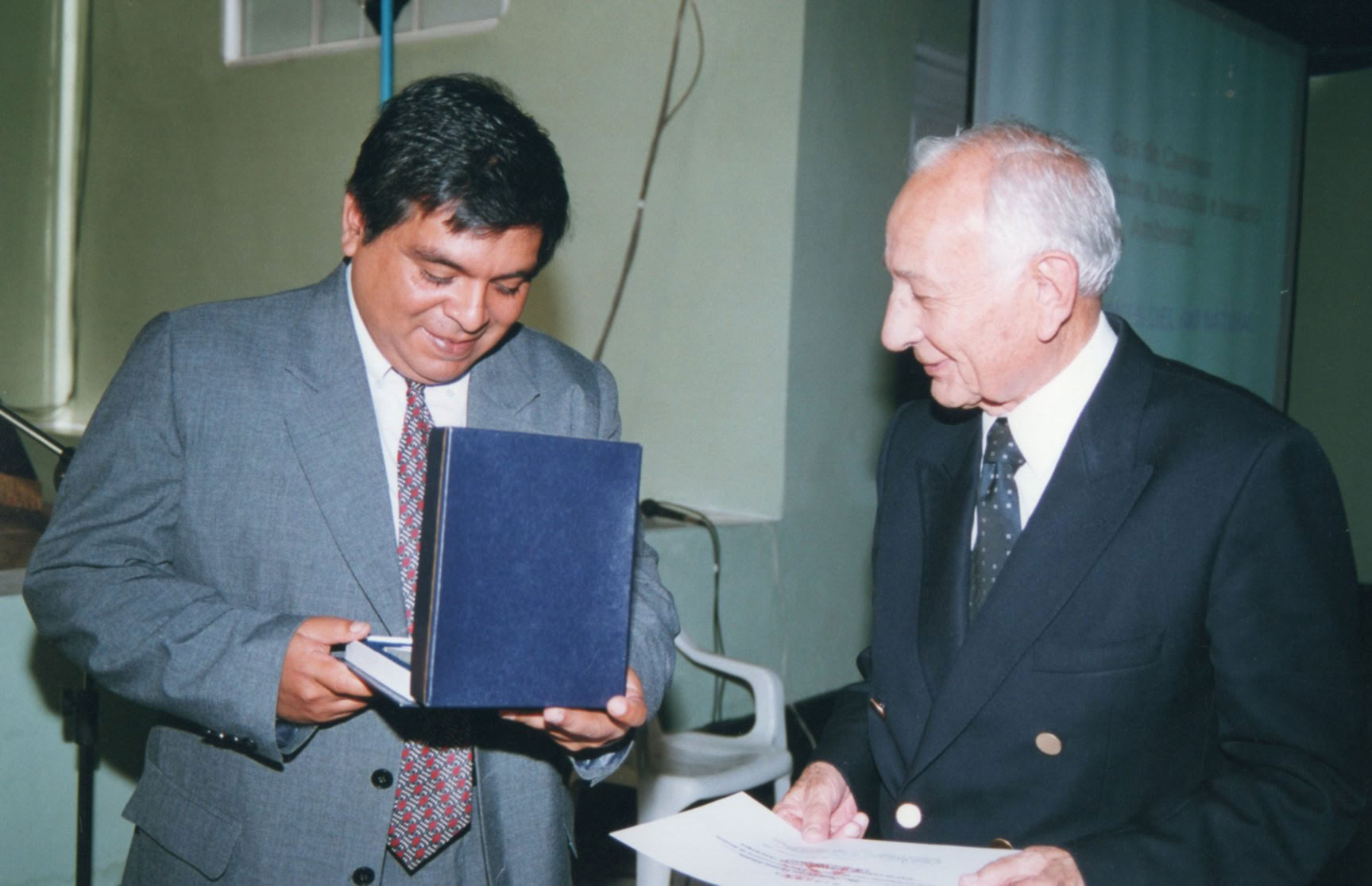 XIII Conversatorio de Historia Gas de Camisea: Infraestructura, Industria e Impacto Ambiental, 4 diciembre 2004