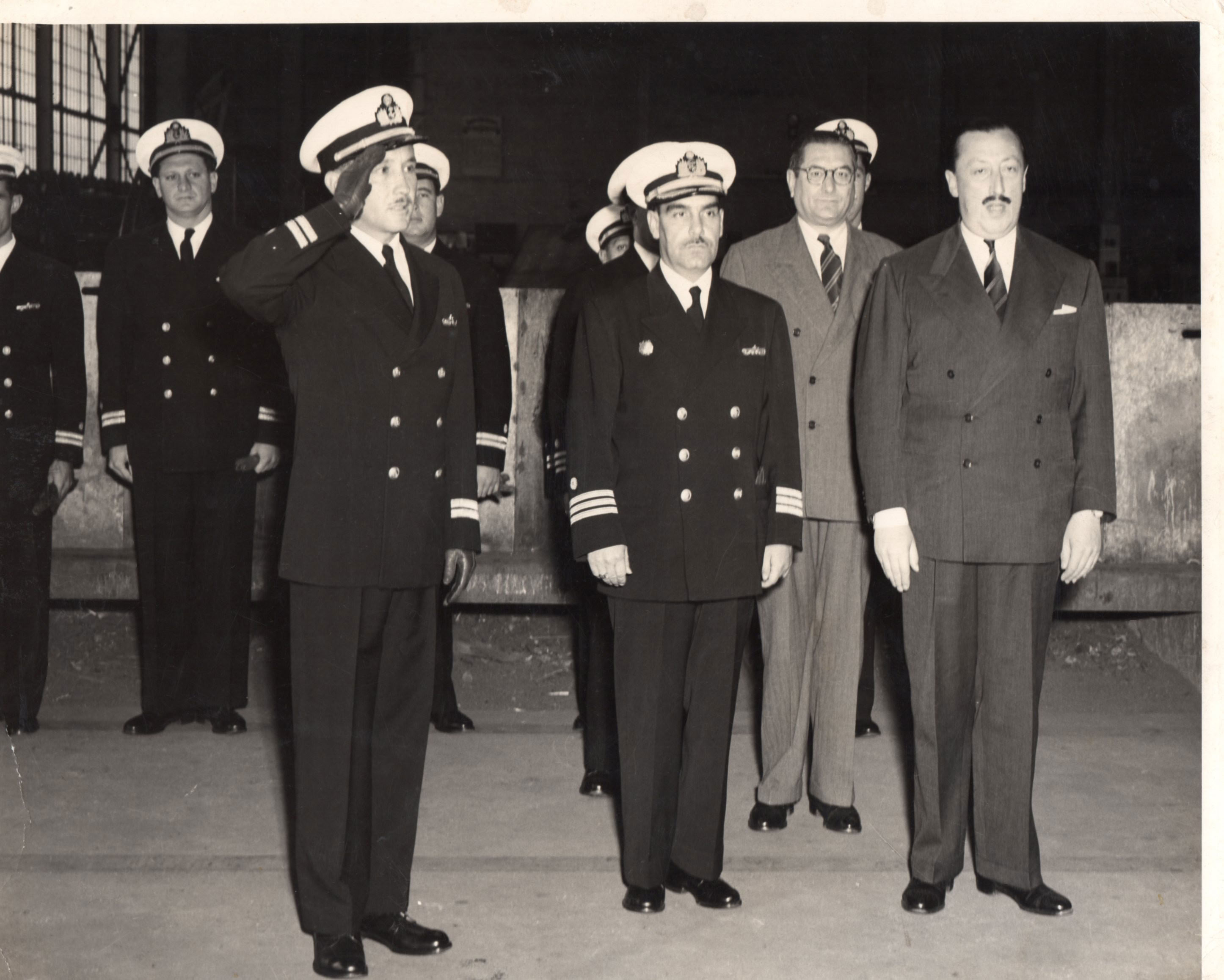 Embajador Fernando Berckemeyer en los astilleros de la Electric Boat Co. Groton Conn. USA, 1950