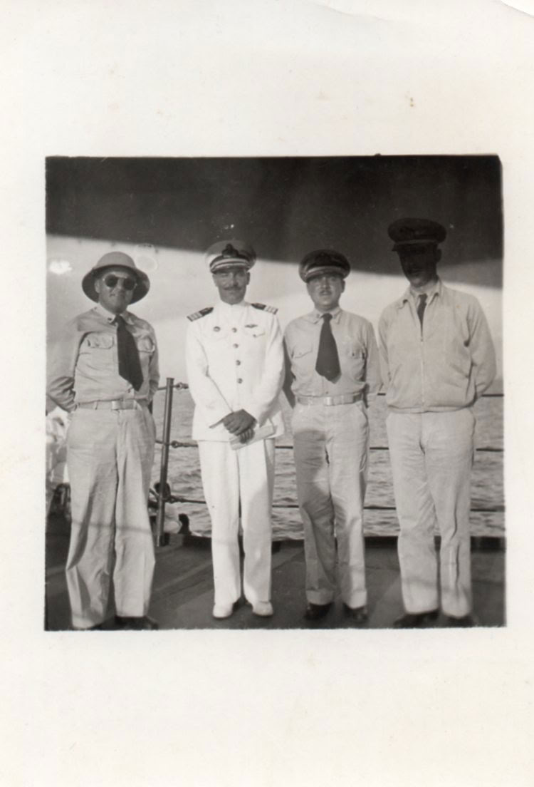Capitán de fragata Federico Salmón de la Jara a bordo de un buque, c. 1956