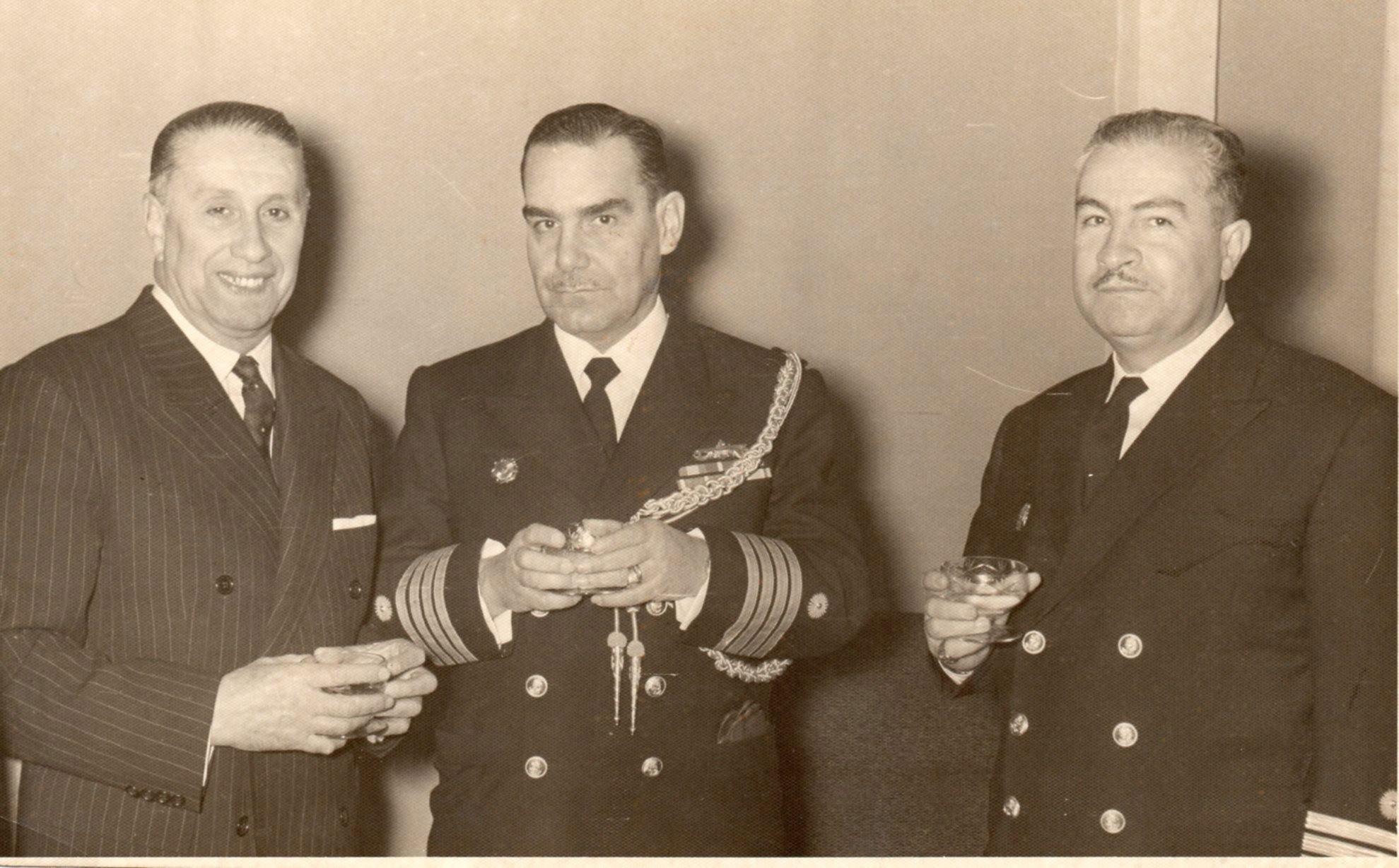 Capitán de navío Federico Salmón de la Jara agregado naval a la Embajada del Perú en Chile, 1961-1963
