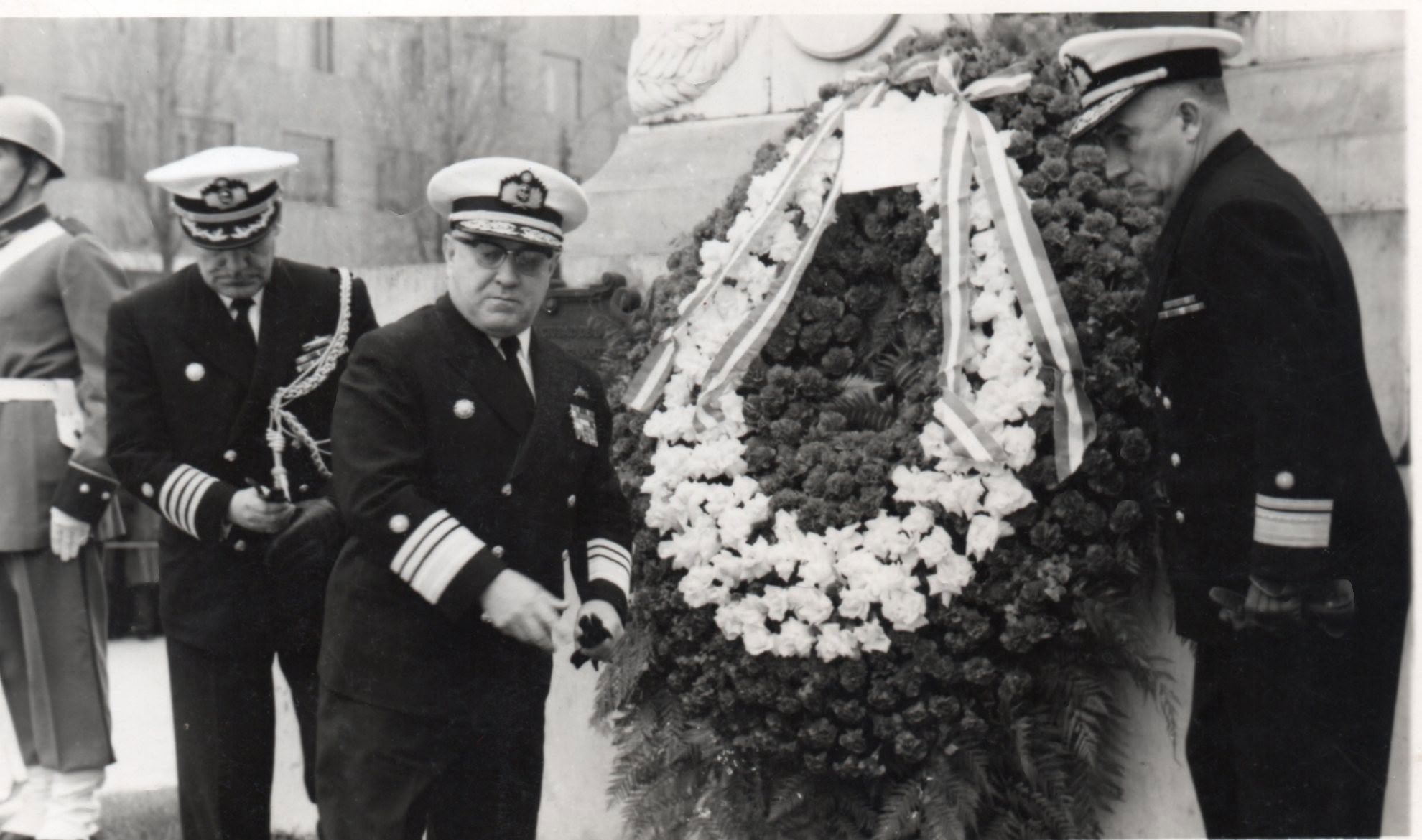 Capitán de navío Federico Salmón de la Jara agregado naval a la Embajada del Perú en Chile, 1961-1963