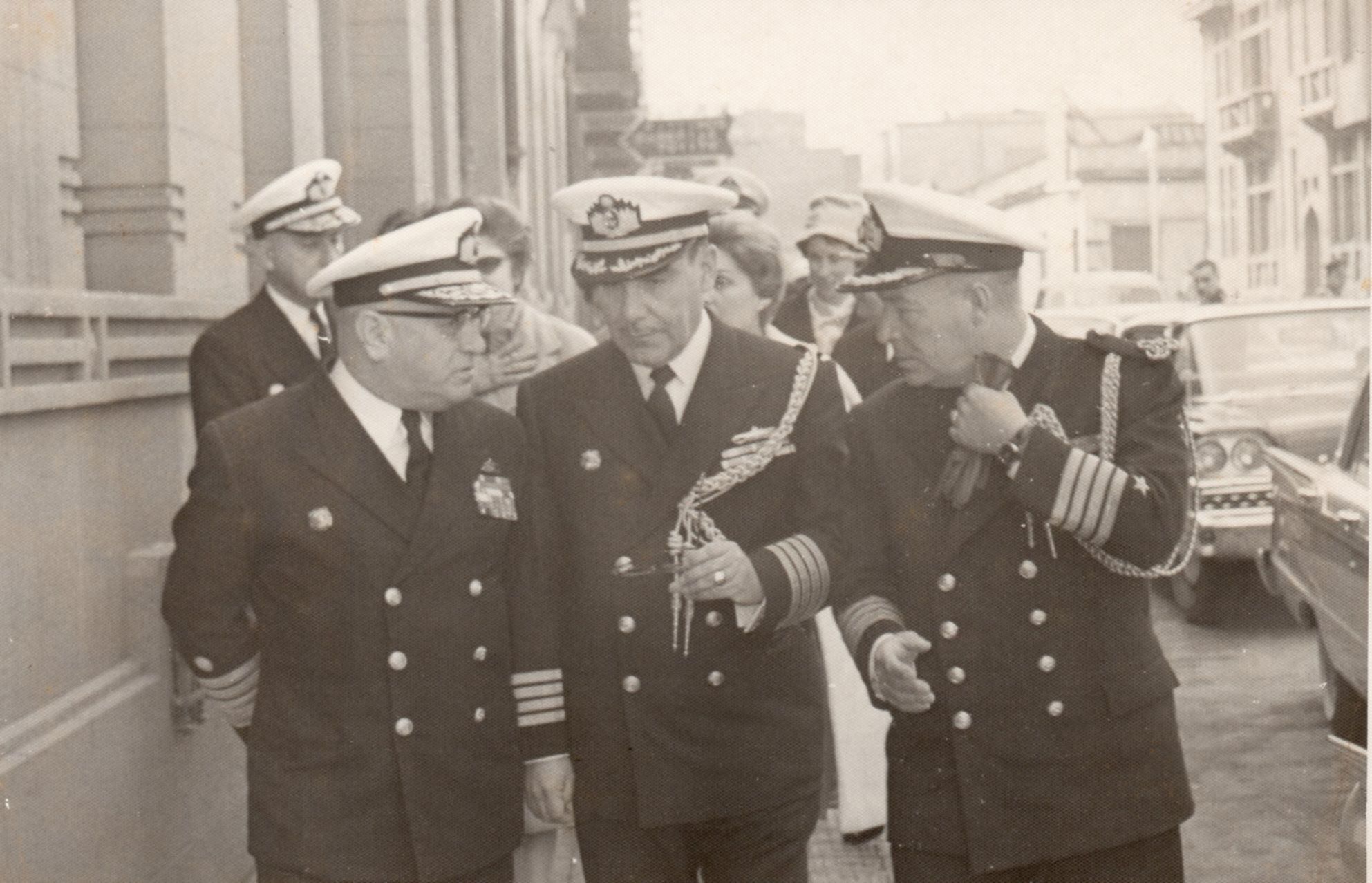 Capitán de navío Federico Salmón de la Jara agregado naval a la Embajada del Perú en Chile, 1961-1963