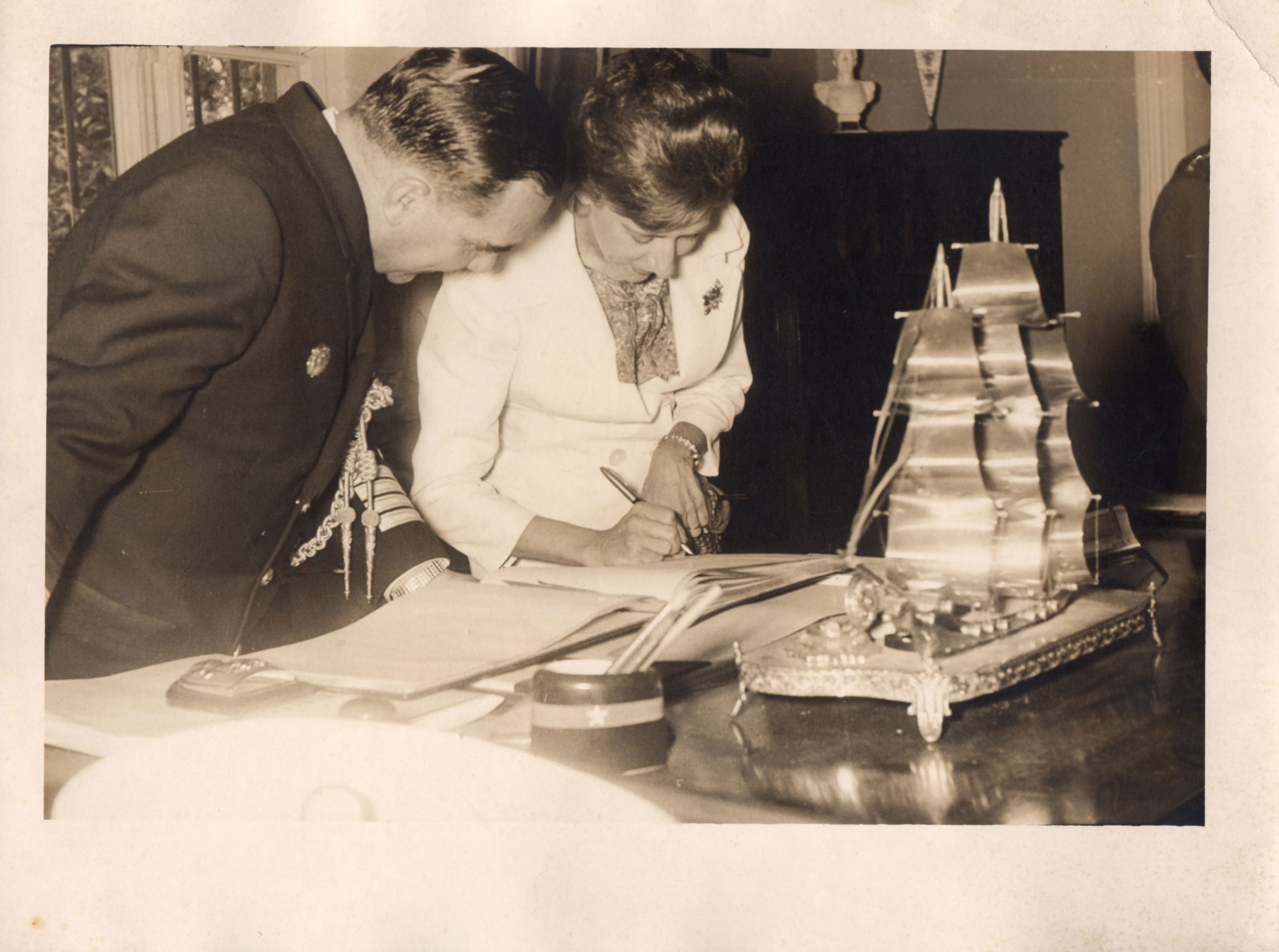 Capitán de navío Federico Salmón de la Jara agregado naval a la Embajada del Perú en Chile, 1961-1963