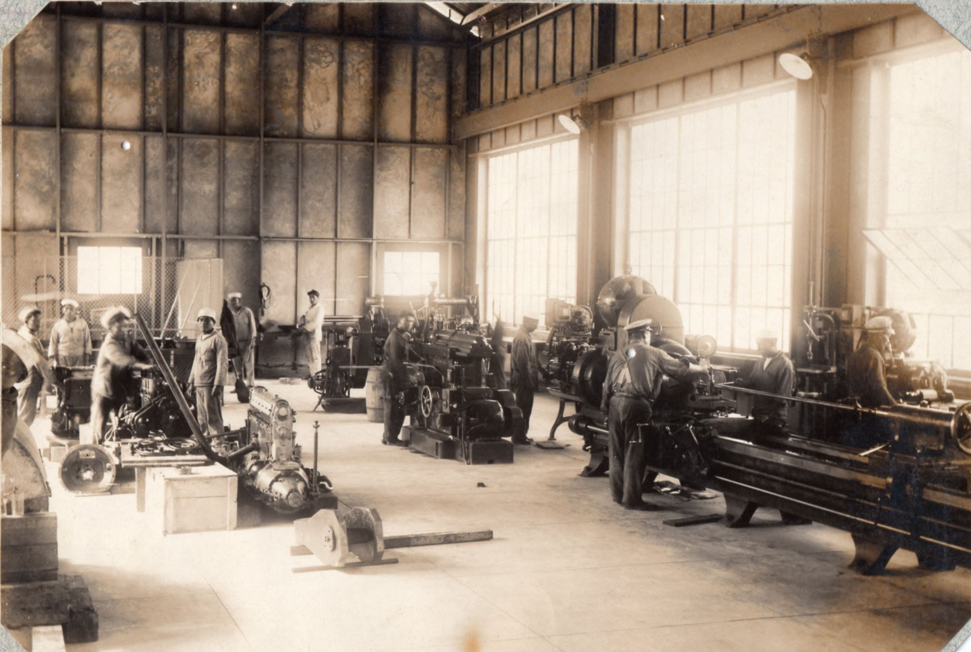 Taller de mecánica de la Escuela Naval del Perú, c. 1920