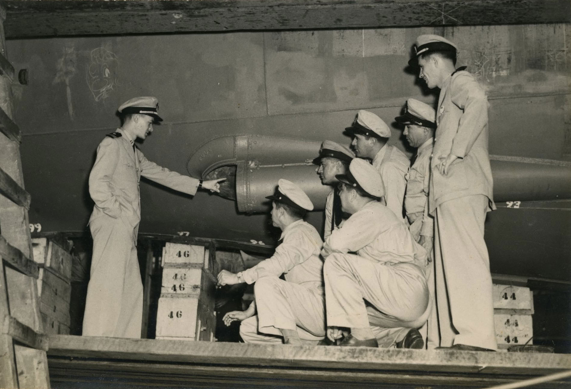 Grupo de marinos en clases de instrucción, 1953