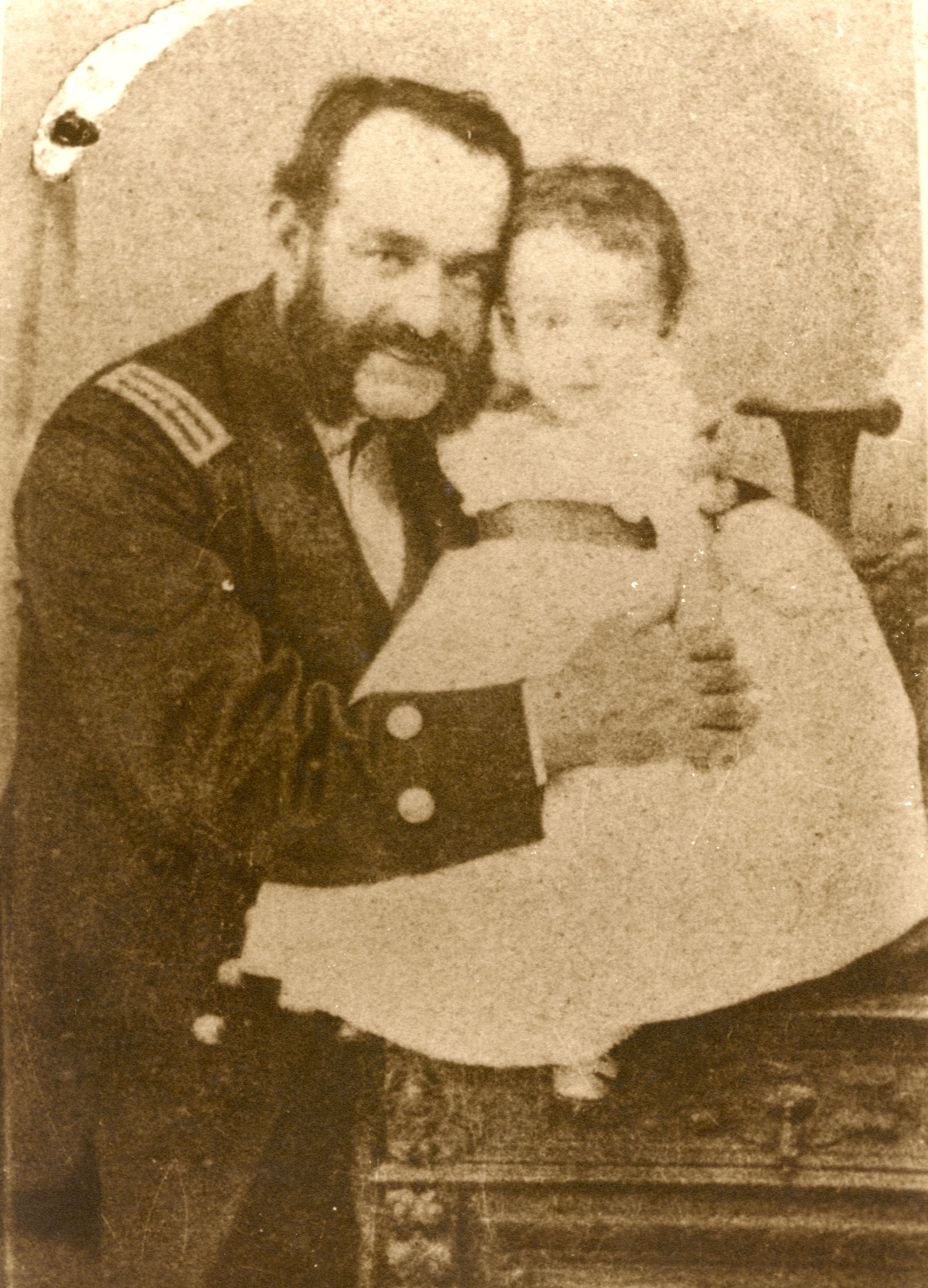 Miguel Grau con su primogénito Enrique, c. 1869